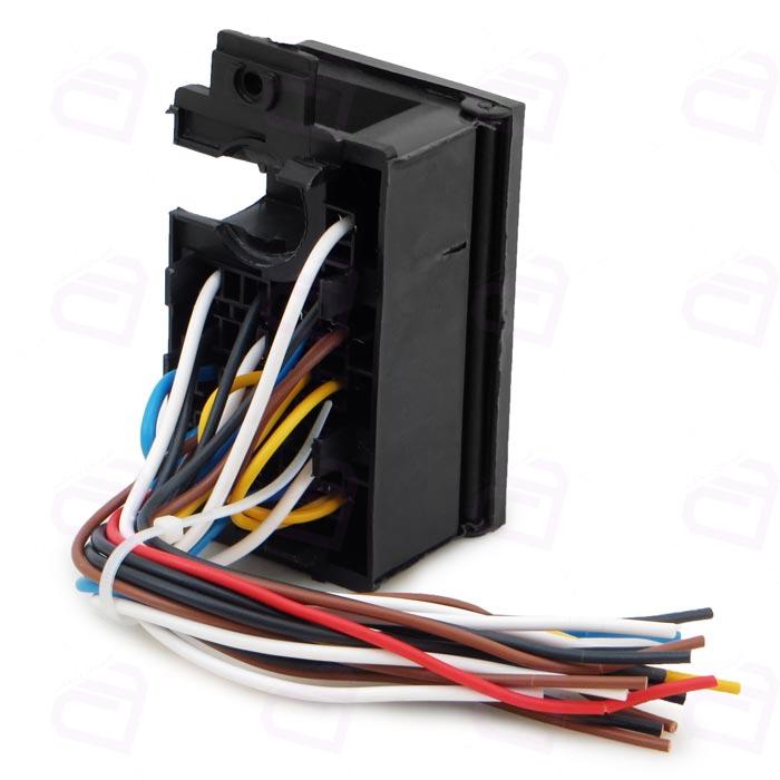 جعبه فیوز پیکان انژکتوری داخل اتاق کد211 (پیکان وانت OHVG)